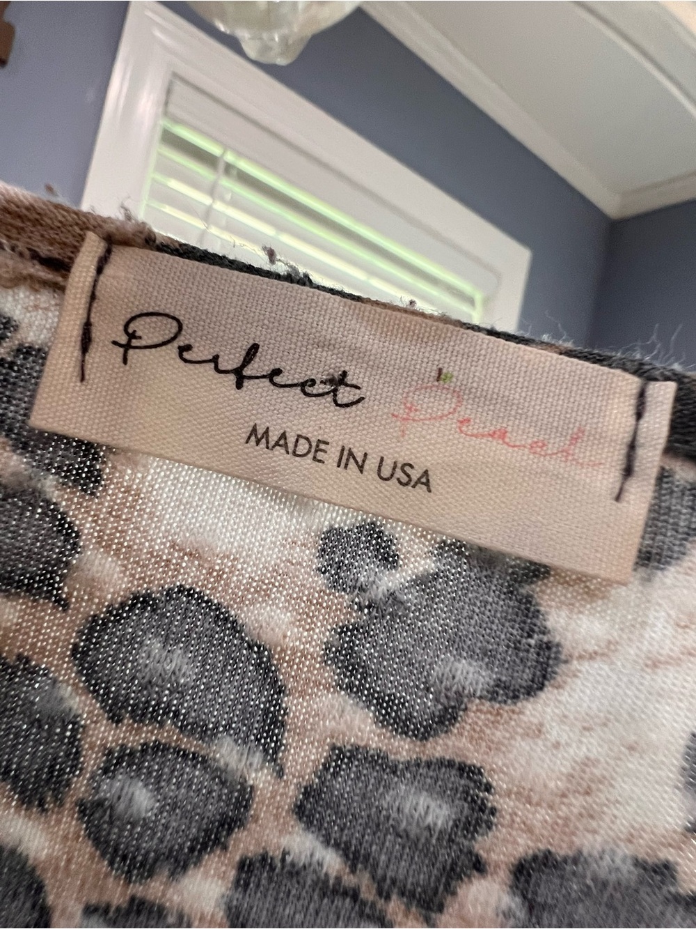 Perfect Peach long sleeve top Leopard-Print V-Neck Blouse in Taupe and Black - Picture 3 of 3